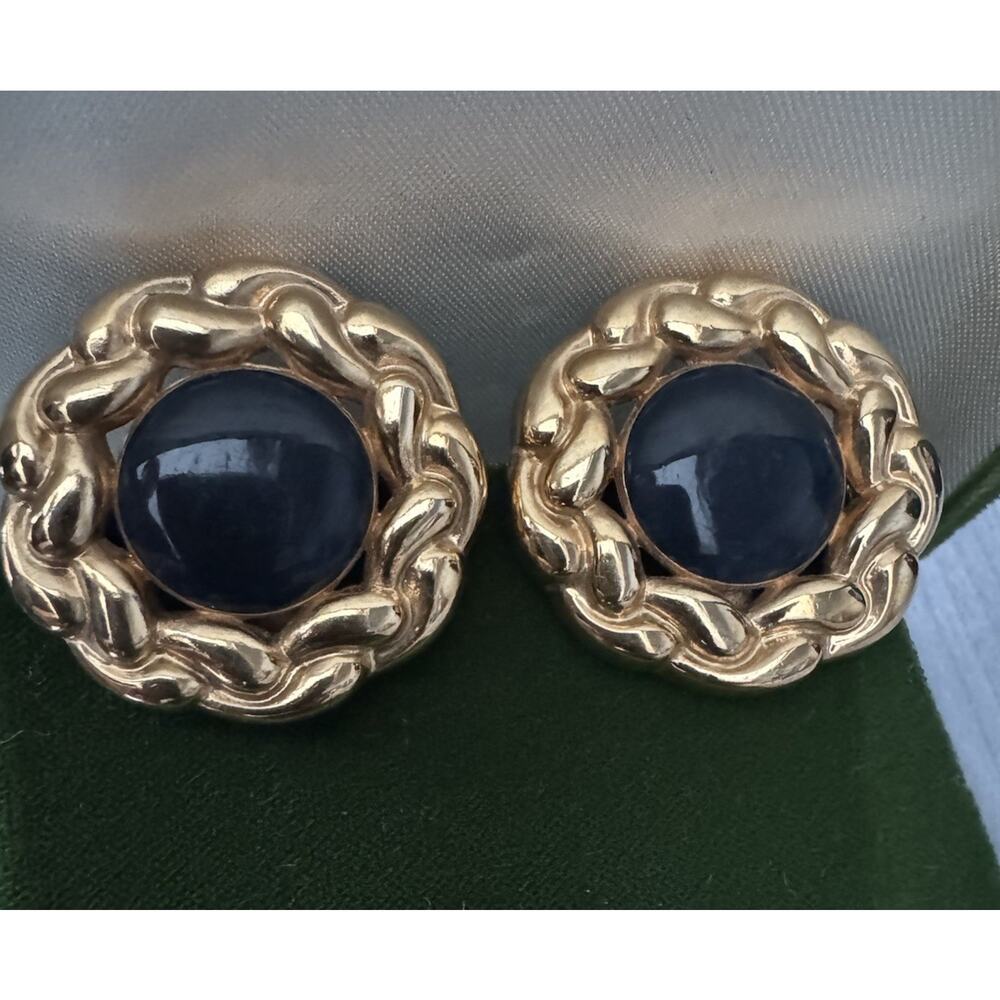 VINTAGE SIGNED‎ ST. JOHN GOLD TONE DARK BLUE CABOCHON CLIP EARRINGS